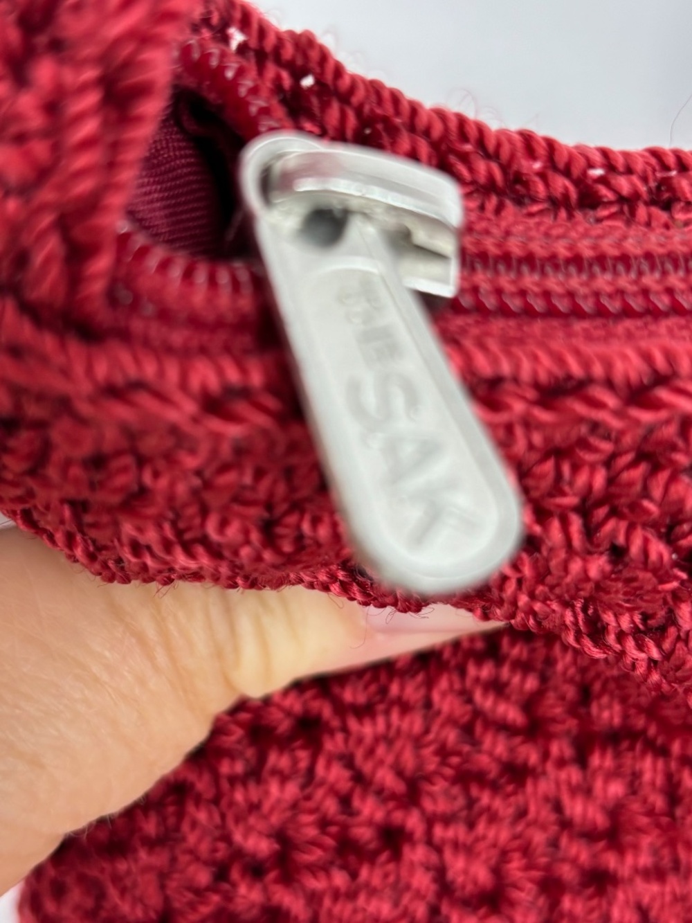 The Sak Shoulder Bag Purse Burgundy Red Woven Fabric Zip Top Slouchy Boho - Picture 3 of 8